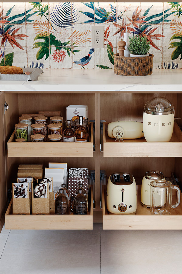 /file/media/schrock/products/cabinet_interiors/2026/rolltrays105slfomplgs14s.jpg